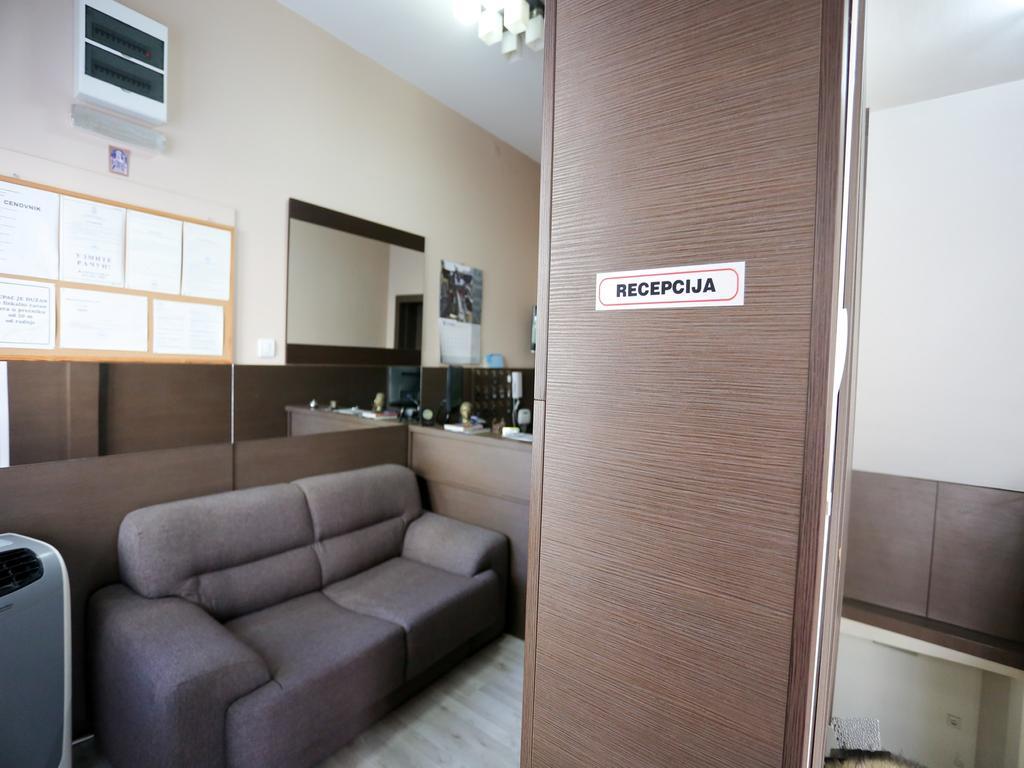 Accommodation Elegance Ni Exterior foto