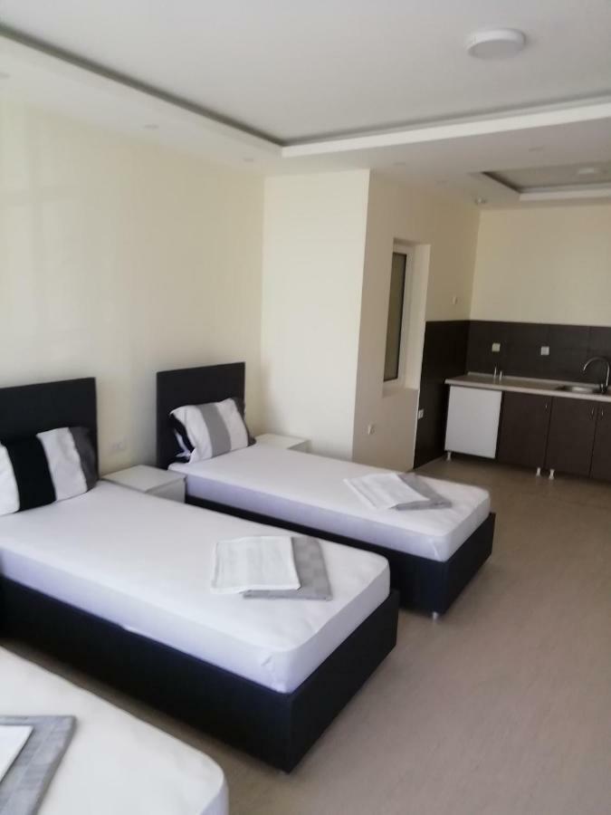 Accommodation Elegance Ni Exterior foto