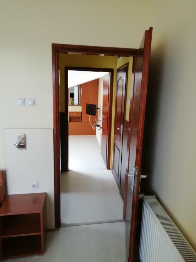 Accommodation Elegance Ni Exterior foto