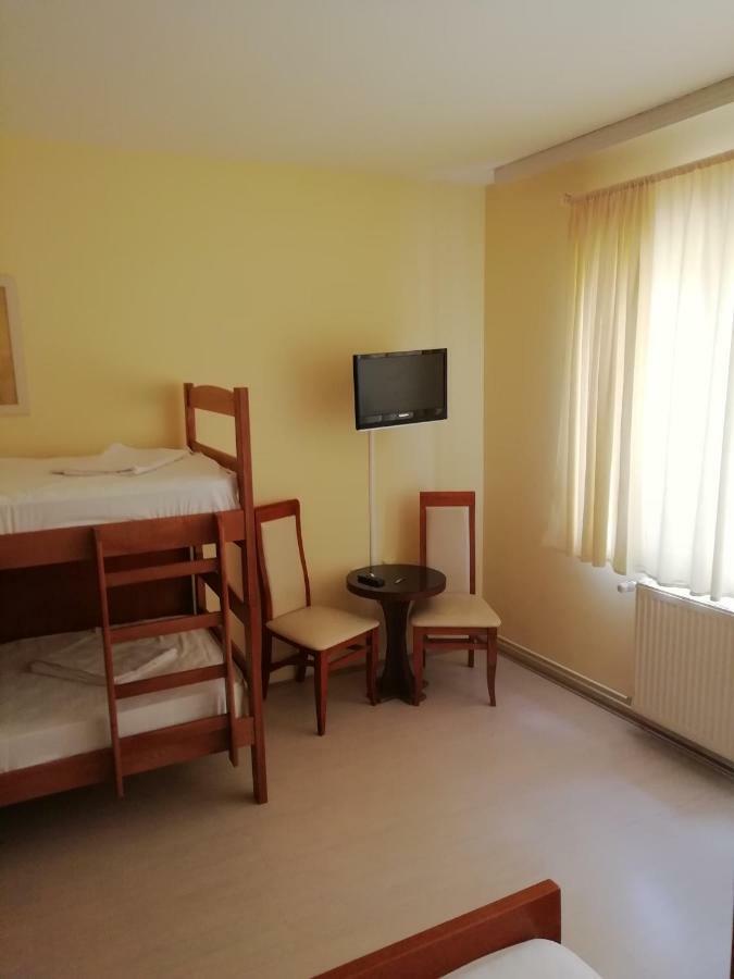 Accommodation Elegance Ni Exterior foto